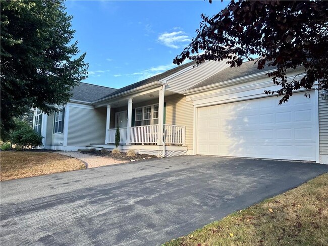 Building Photo - 65 Carriage Trl