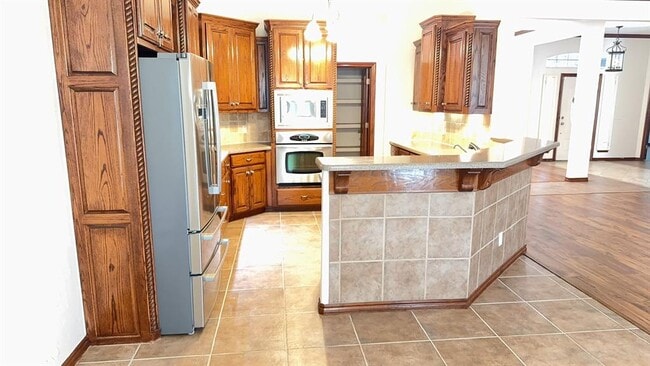 Building Photo - 9200 Stacy Lynn Ln