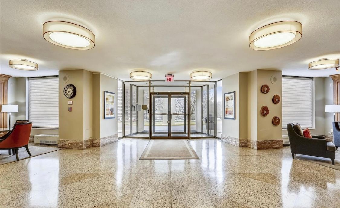 Foto del edificio - 1111 University Blvd W