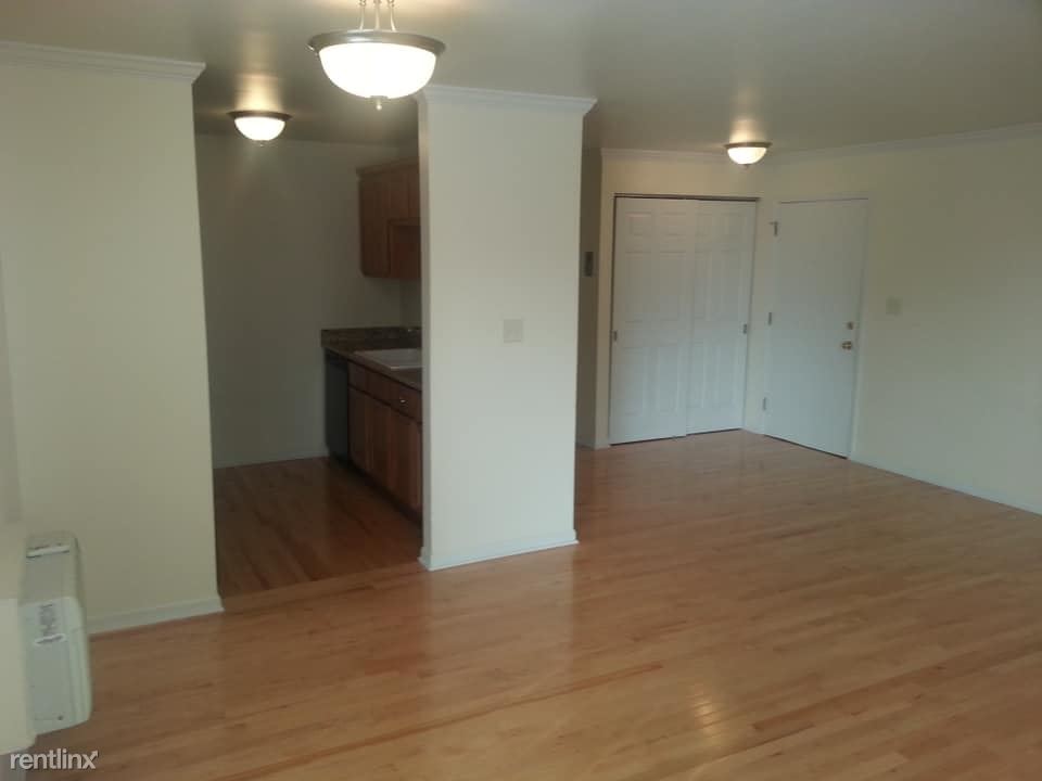 2018 N Oakland Ave Unit Apt 201, Milwaukee, WI 53202 Apartment for