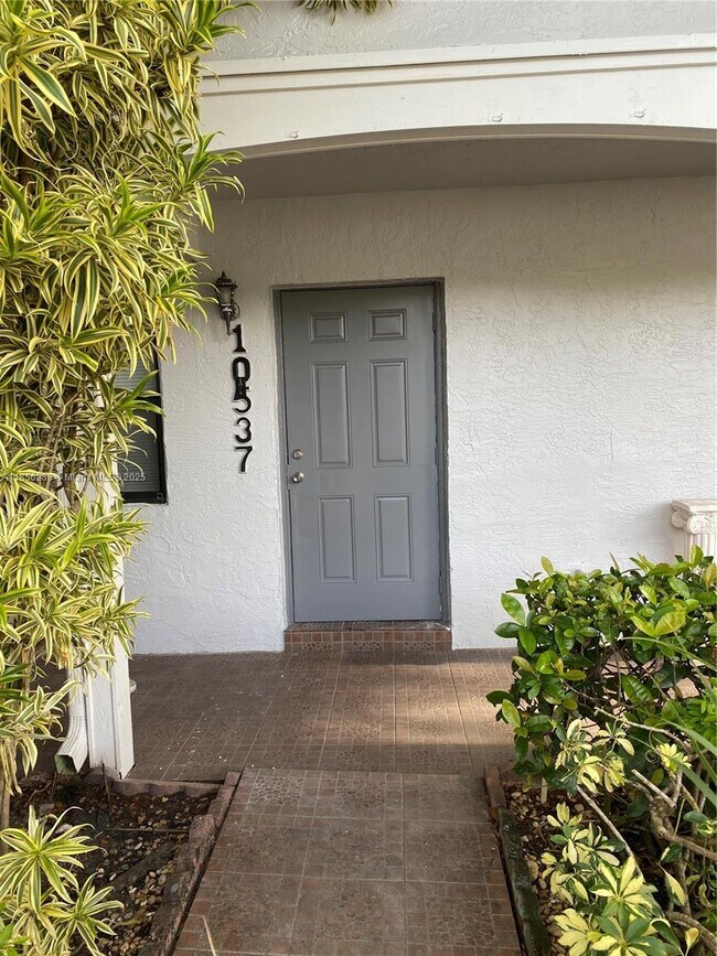 Foto del edificio - 10537 NW 8th St