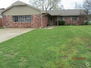 Building Photo - 908 Lotus Ave