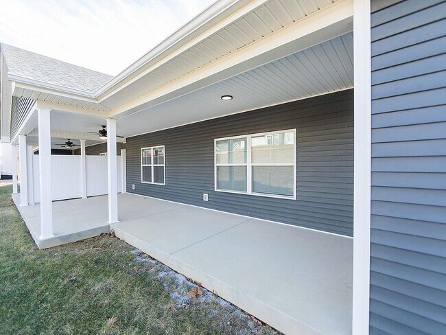 Building Photo - 1122 W Rangeview Cir