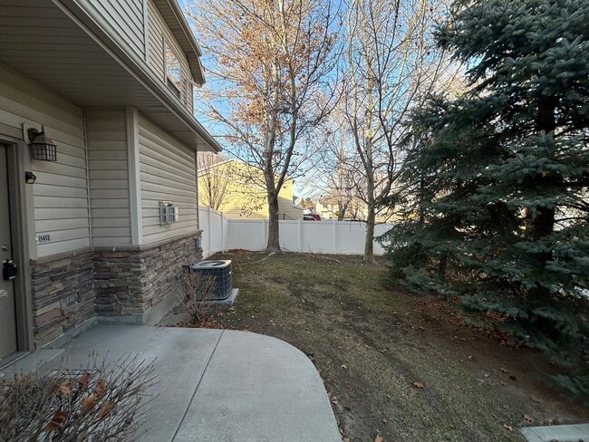 Building Photo - 2 Master Suites, 2.5 Bath Condo in West Jo...