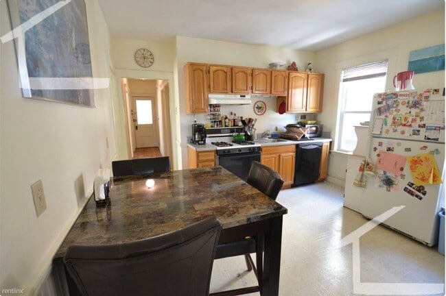 Photo - Amazing 3 bed in lower Allston..... House