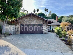 Building Photo - 9617 Benavente St