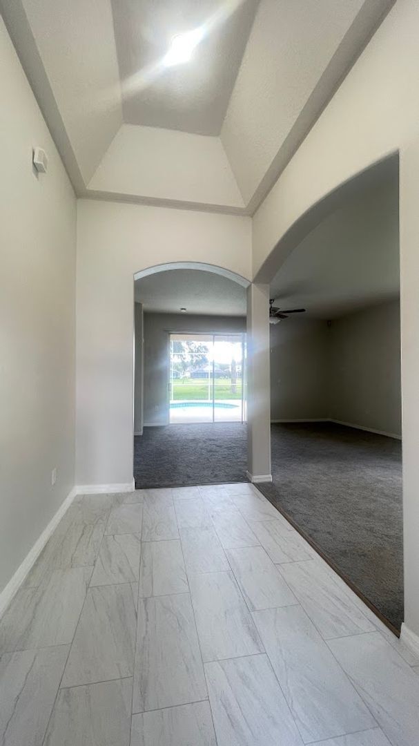 Building Photo - 1738 Golfview Dr