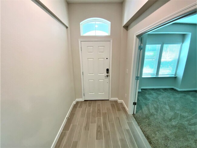Building Photo - 425 Portada Dr