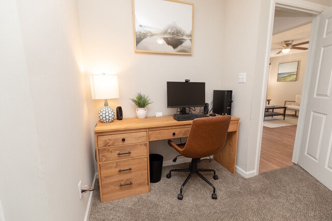 Building Photo - University Corners