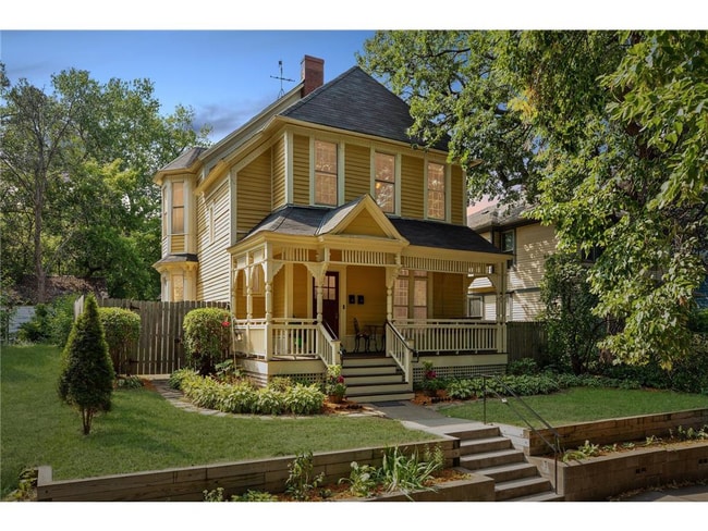 Building Photo - 403 Dewey St