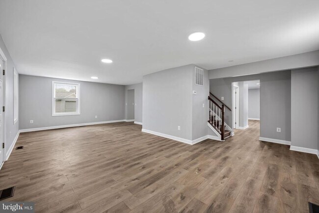 Building Photo - 1520 Dorchester Ave