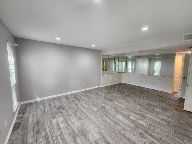 Foto del edificio - 10352 Longmont Dr