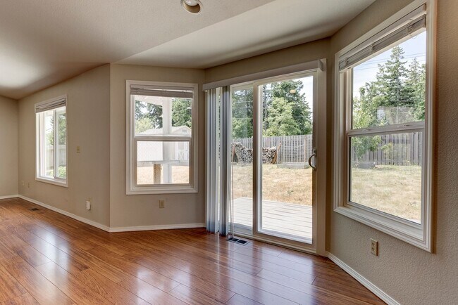 Foto del edificio - 3 Bed 2 Bath Home Near Town