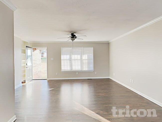 Building Photo - 137 Deercroft Dr