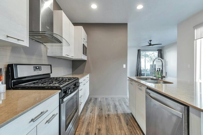Building Photo - 11611 Alexandria Dr