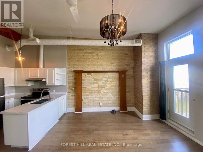 Photo du bâtiment - 18 Water St N