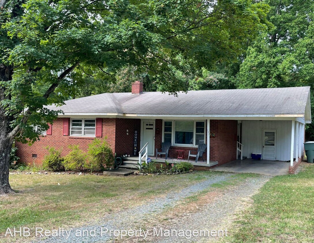 3 br, 1.5 bath House 121 Franklin St. House Rental in Graham, NC