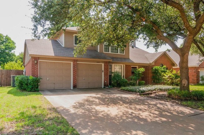 Building Photo - 2045 Wedgewood Dr