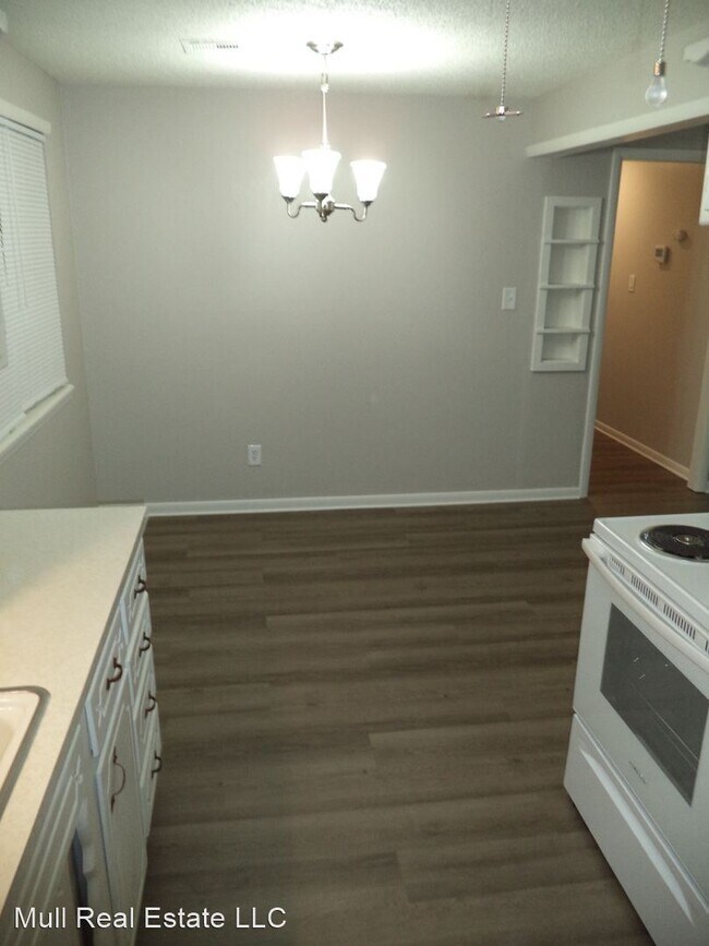 Foto del edificio - 3 br, 1.5 bath House - 817 Arnold Avenue
