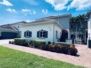 Building Photo - 12101 Santaluz Dr