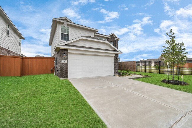 Building Photo - 2217 Windy Grove Dr