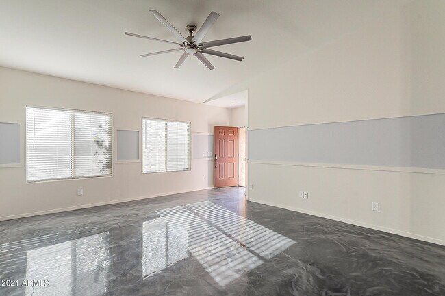 Foto del edificio - 2669 E Bellerive Dr