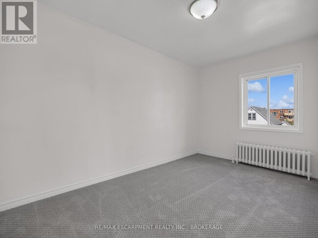 Building Photo - 7 Maitland St