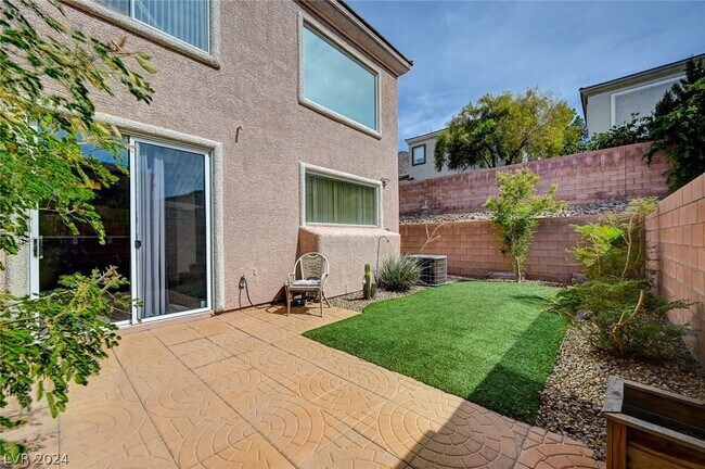 Foto del edificio - 229 Serenity Crest St