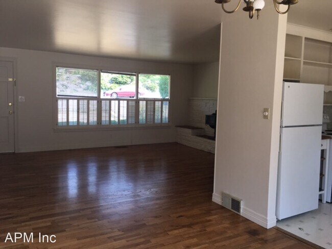 Building Photo - 3 br, 1 bath House - 716 4th Ave. S.