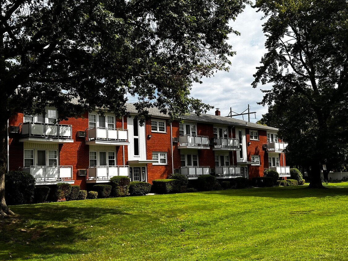 Primary Photo - 229 N Middletown Rd
