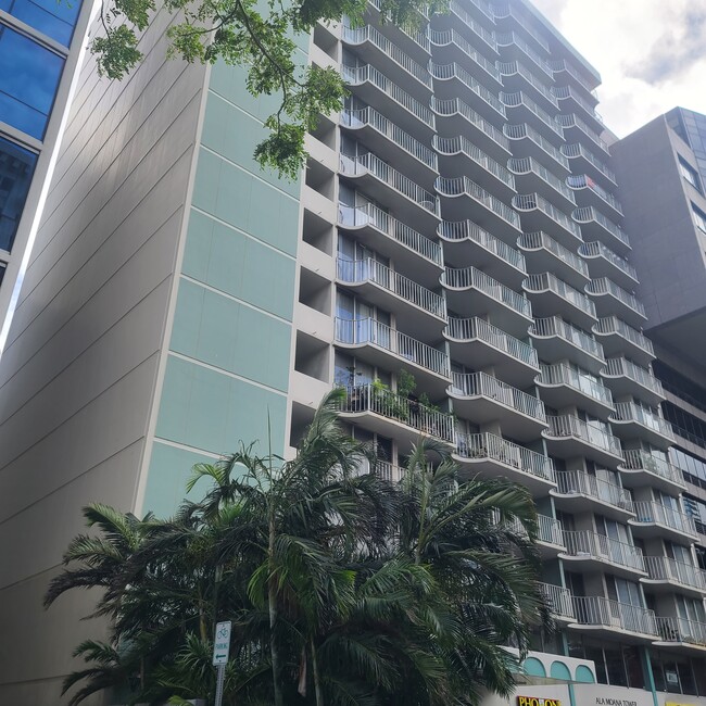 Building Photo - 1617 Kapiolani Blvd