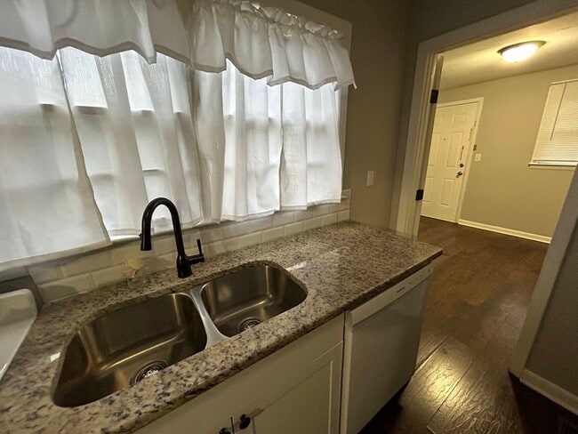 Building Photo - 3903 Newson Rd SW