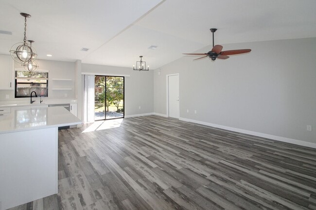 Building Photo - South Venice Annual Home for Rent