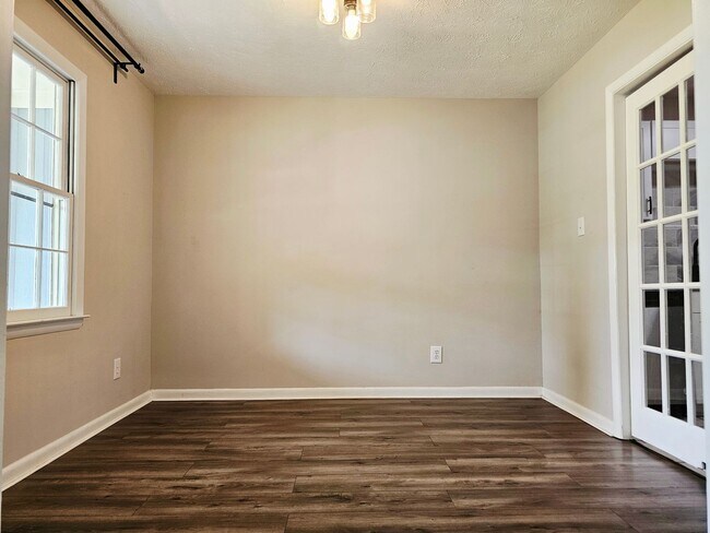 Foto del edificio - 7490 Beverly Dr