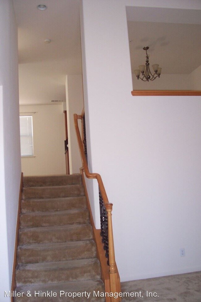 Building Photo - 4 br, 3 bath House - 4475 Moulin Pl