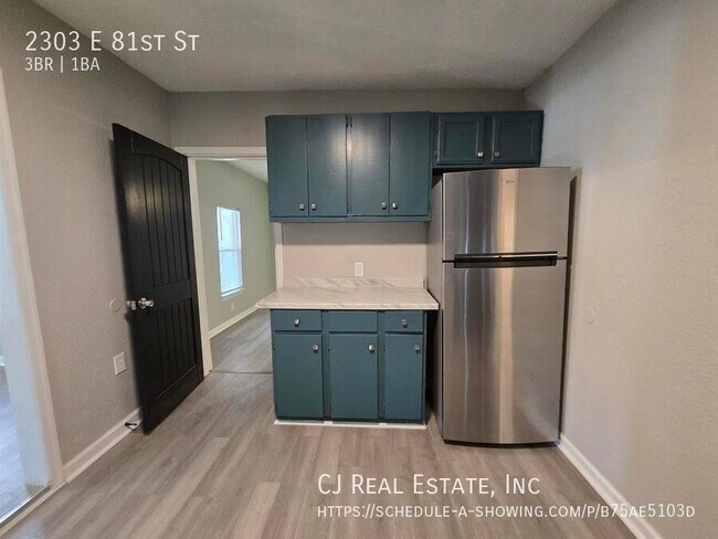 Building Photo - 2303 E 81 St