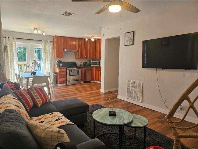 Foto del edificio - 2015 Oakwood Ave