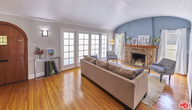 Foto del edificio - 1107 S Dunsmuir Ave