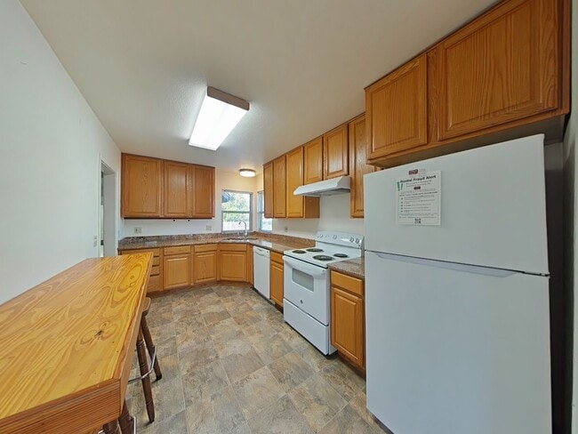 Building Photo - FALL SPECIAL ~ $1150 OFF FIRST MONTH RENT