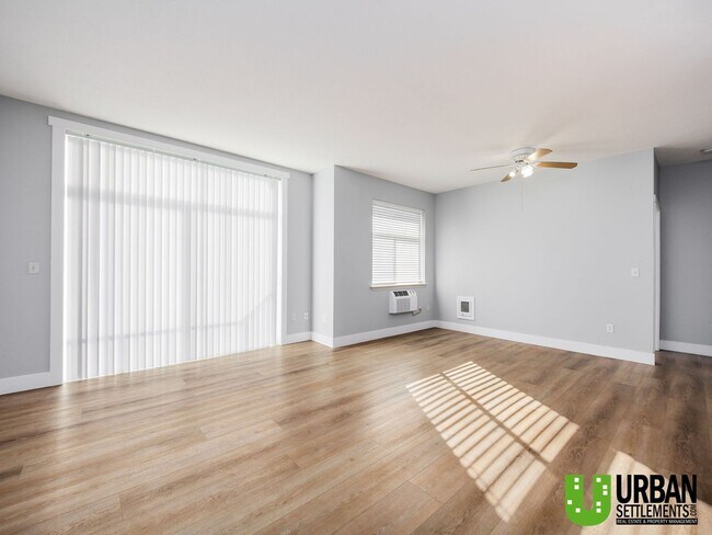 Foto del edificio - Bright 2 Bedroom Condo in Beautiful Libert...