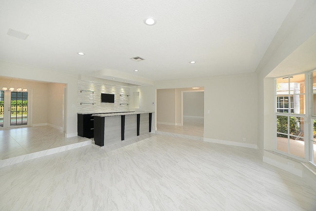 Building Photo - 6943  Giralda Circle