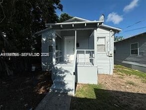 Building Photo - 820 21st St