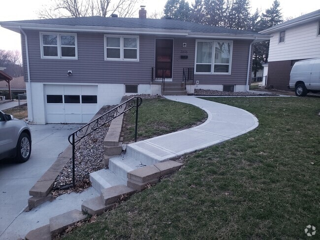 Building Photo - 2616 S 48th Ave