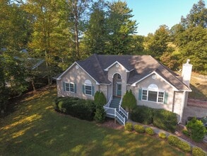 Building Photo - 210 Winding Way Ln
