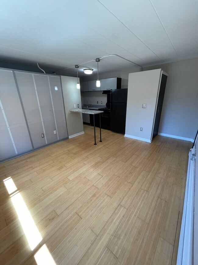 Walnut Manor Apartments Apartments in Royal Oak, MI