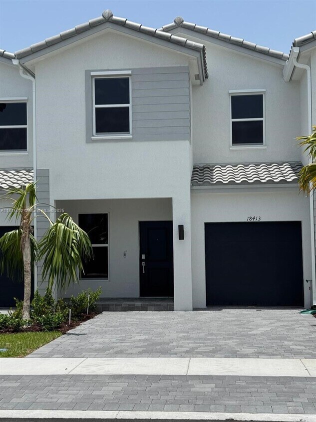 Foto principal - 18413 SW 1st St