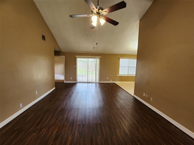 Foto del edificio - 1314 Mossridge Dr