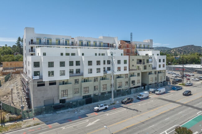 Foto del edificio - Woodlake Apartments