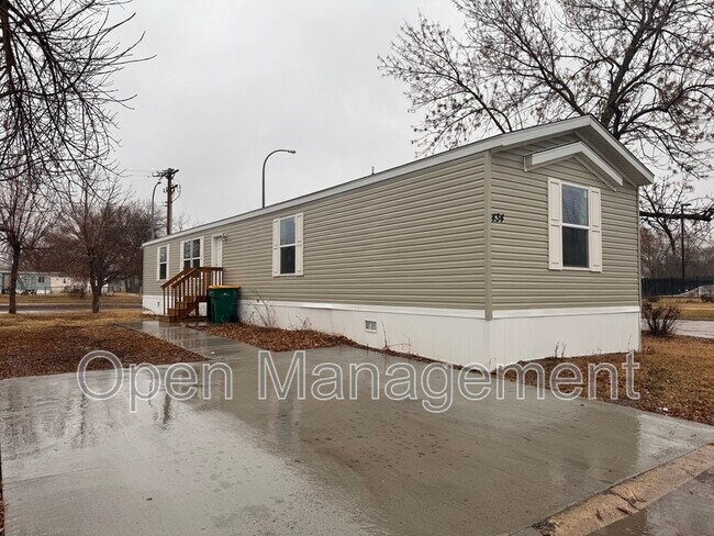 Building Photo - 825 1st Ave E