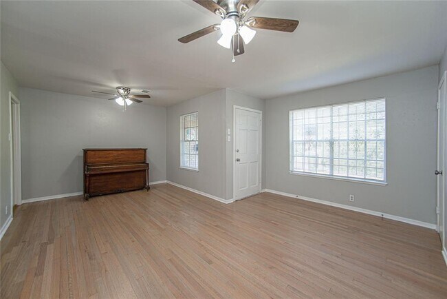 Foto del edificio - 4326 Akard St